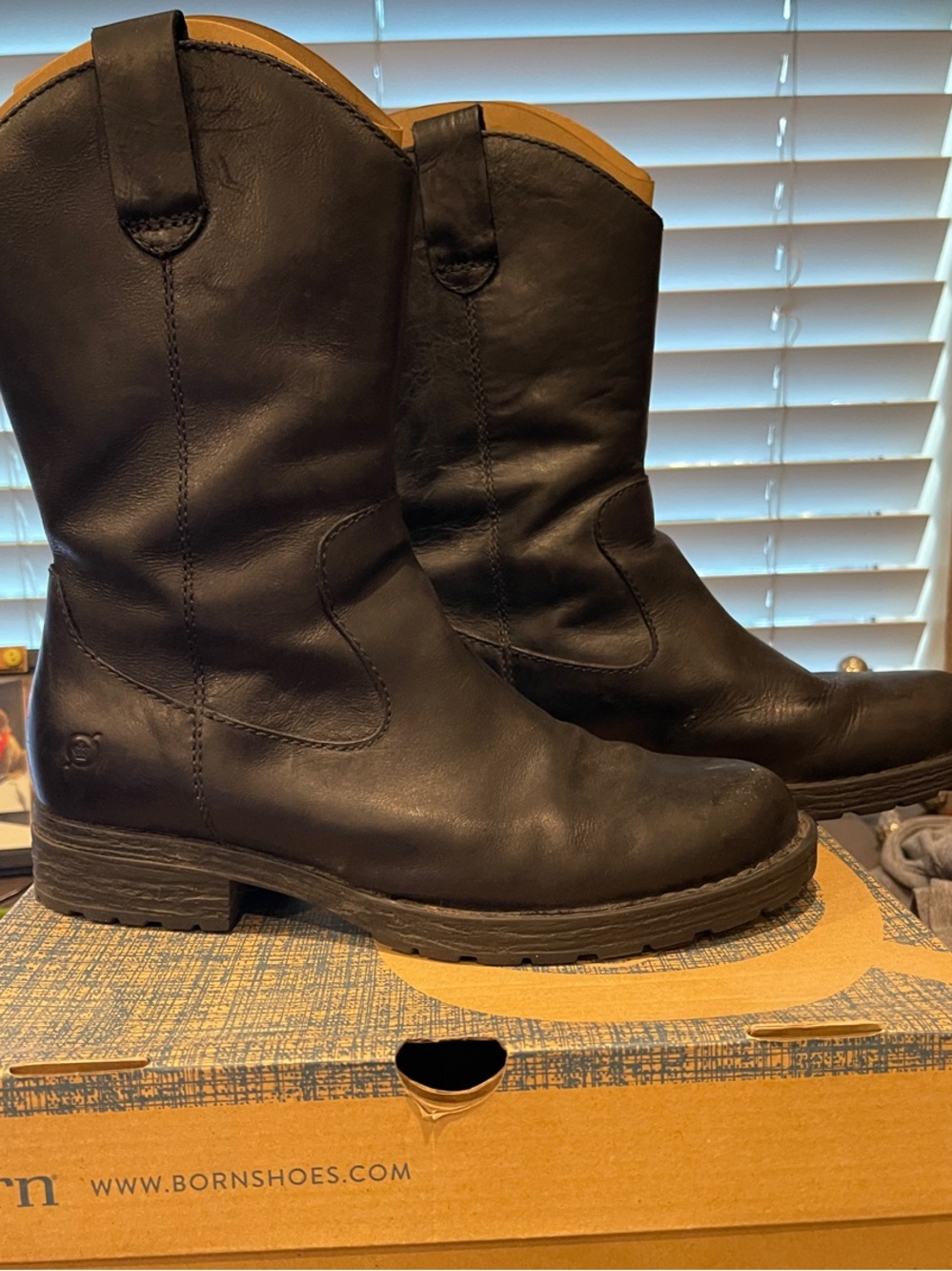 Born Women's  Black Leather Western Pull-On Boots